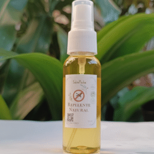 Disfruta de la naturaleza con tranquilidad y siéntete protegido con nuestro Repelente 100% natural. frasco de 60 ml.